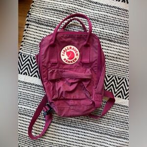 Pink/Berry Mini Fjallraven Backpack